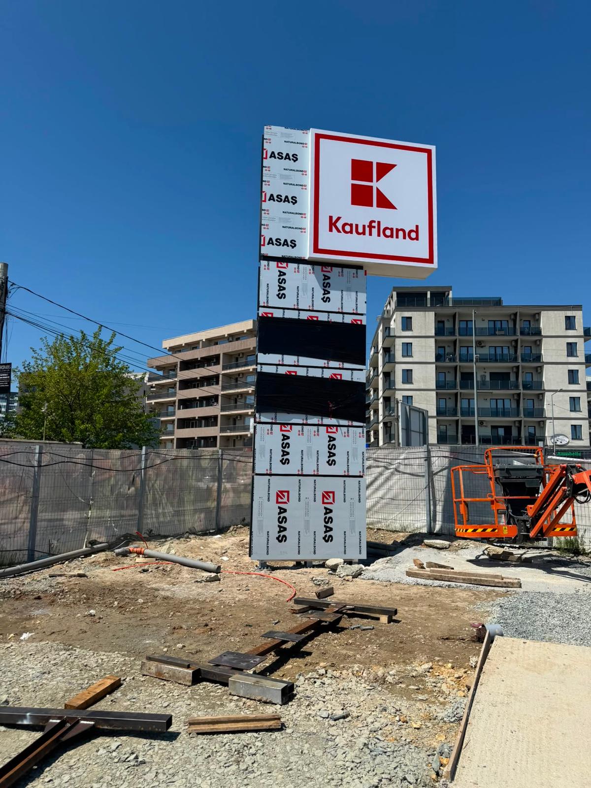 Construcție stelă publicitară / totem Kaufland Năvodari